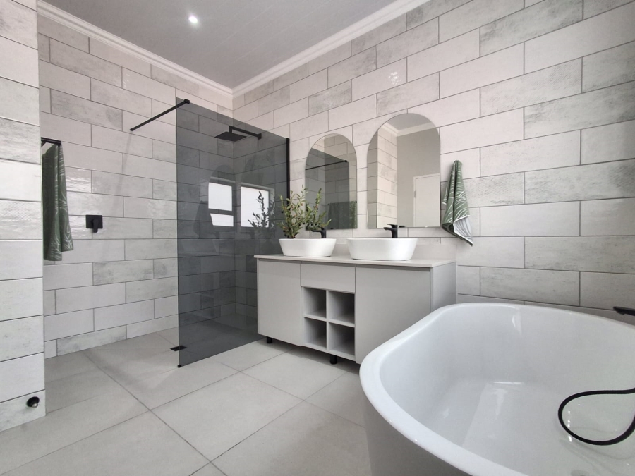 3 Bedroom Property for Sale in Stilbaai Wes Western Cape